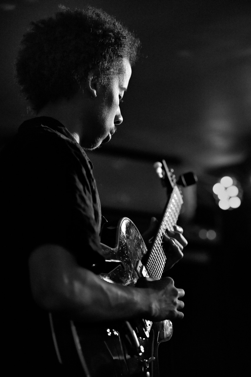 THE KHAYA MTHEMBU SALTER TRIO - Live at the Kalkbay Courtyard.