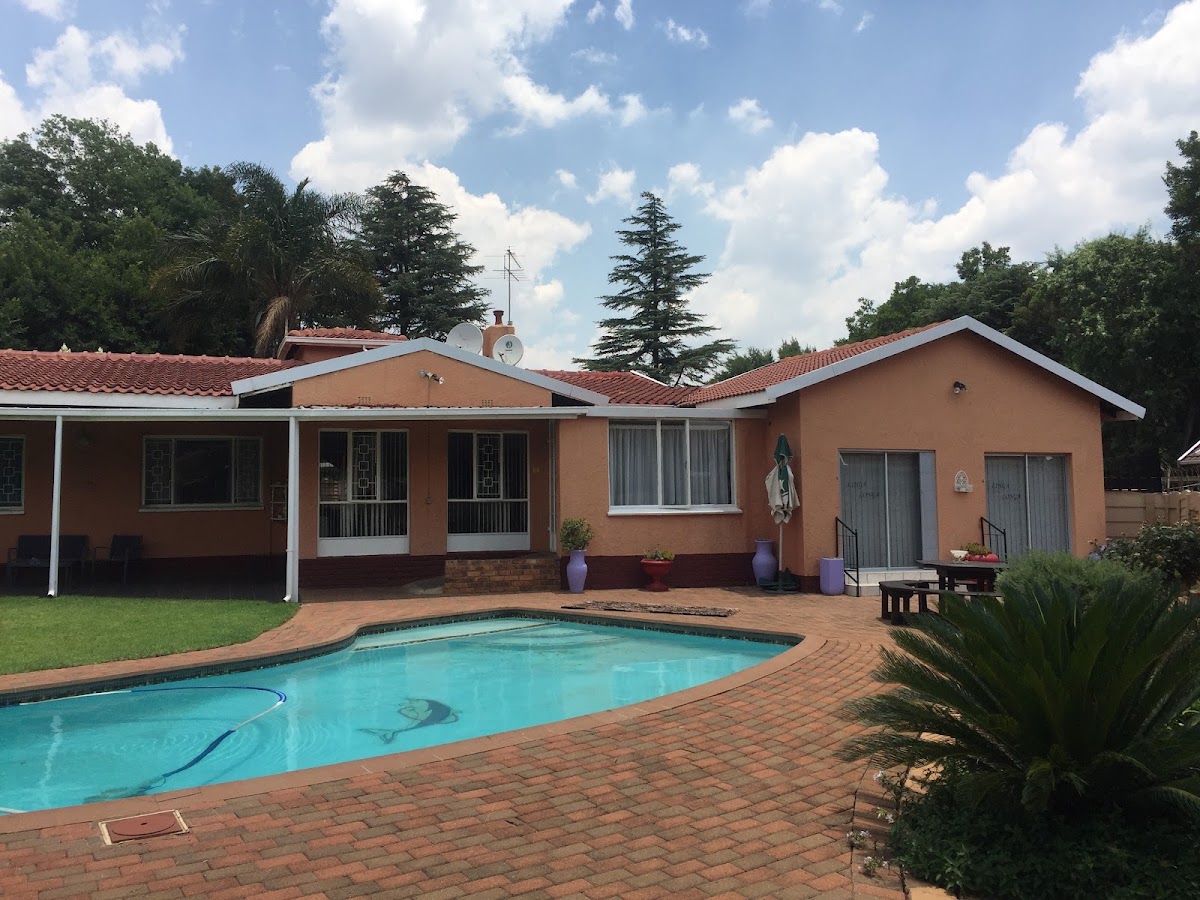 Linga Longa Guest House