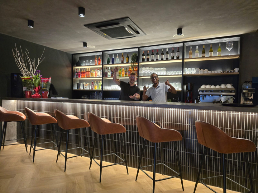 brϋ restobar