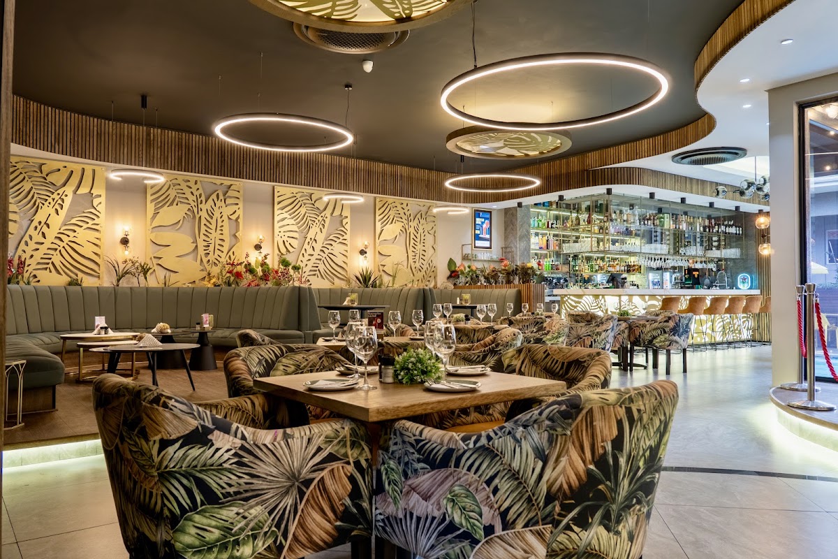 One Restaurant and Lounge